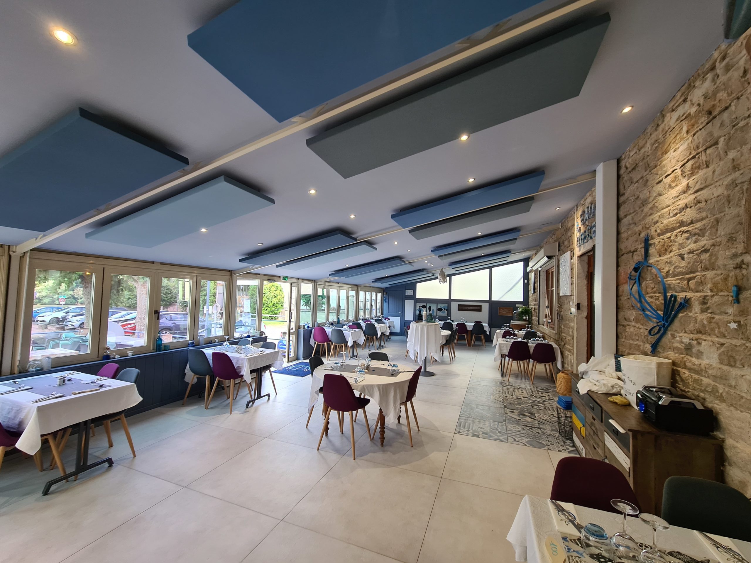 Panneau acoustique bleu pour plafond